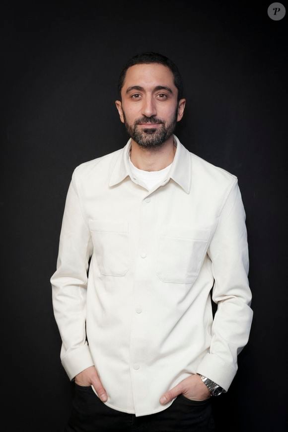 Exclusif - Dr Jimmy Mohamed - Dr Jimmy Mohamed pose en marge de sa venue à Radio J à Paris, France, le 28 février 2023. © Jack Tribeca/Bestimage