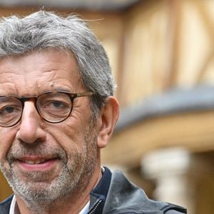 Michel Cymes lors de la vente aux enchères des vins des Hospices de Beaune à Beaune, France. Photo par Julien Reynaud/APS-Medias/ABACAPRESS.COM