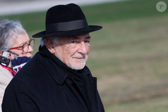Les deux figures publiques sont arrivées séparément et n’ont pas été vues ensemble au cours de l’événement. 

Dominique Strauss-Kahn (DSK) - Hommage national rendu à l'ancien Premier ministre français Lionel Jospin à l'Hôtel des Invalides à Paris le 26 mars 2026. Dominique Jacovides/Bestimage