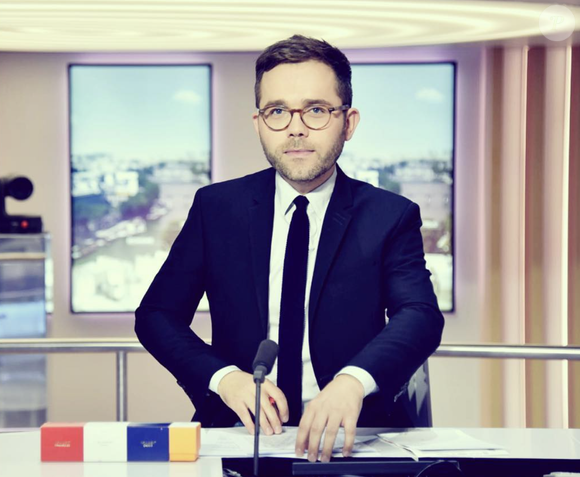 Et pour cause, il a choisi de quitter la matinale pour retourner sur une chaîne qu'il connaît bien.

Julien Arnaud, chroniqueur dans la matinale "Bonjour !" sur Instagram