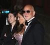 Cette annonce économique intervient au lendemain de la participation de Jeff Bezos et de son épouse Lauren Sánchez au Met Gala de New York.

Jeff Bezos, Lauren Sanchez Bezos assistent à la soirée de clôture du Met Gala 2026 au Zero Bond à New York. © Backgrid USA / Bestimage