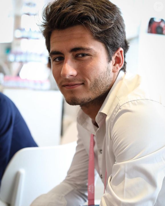À 30 ans, Tximista Lizarazu n'a pas suivi les traces de son père sur les terrains de foot. Après un Master à KEDGE Bordeaux, il a préféré le monde des affaires, lançant d'abord sa marque de t-shirts "Overturn" avant de conquérir l'Amérique.