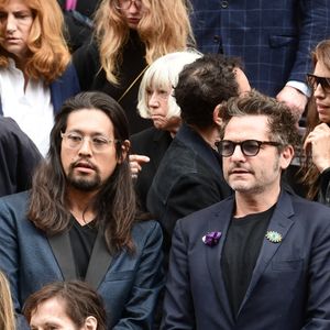 L'artiste de 40 ans qui se prépare à sortir un nouvel album ne cherche toutefois pas l'approbation de son aînée pour faire ce qu'il lui plaît. 

Bambou, son fils Lucien Gainsbourg (Lulu), Matthieu Chedid (Le chanteur M) - Sorties des obsèques de Jane Birkin en l'église Saint-Roch à Paris. Le 24 juillet 2023
© Jacovides-KD Niko / Bestimage