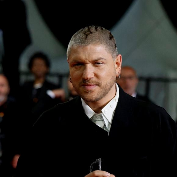 Mosimann a également fait tatouer l’heure de naissance de Hayden, 00:08, en hommage à sa fille.

Quentin Mosimann - Montée des marches du film « Sanguine » lors du 79ème Festival International du Film de Cannes, le 14 mai 2026. © Jacovides-Moreau / Bestimage