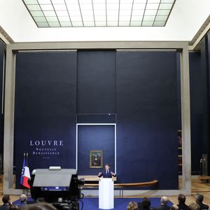 Le président de la République française Emmanuel Macron annonce une série de transformations au musée du Louvre, dont une nouvelle grande entrée et une salle dédiée à "La Joconde", le 28 janvier 2025. 
© Dominique Jacovides / Bestimage
