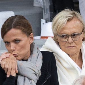 Les stars dans les tribunes à Roland-Garros

Muriel Robin et sa femme Anne Le Nen dans les tribunes lors de la session du soir des Internationaux de France de Tennis de Roland Garros, à Paris, France. © Jacovides-Moreau/Bestimage