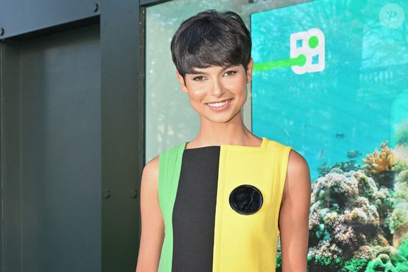 Eve Gilles assiste au défilé Pierre Cardin lors de la semaine de la mode à Paris, France, le 7 octobre 2025. Photo by Julien Reynaud/APS-Medias/ABACAPRESS.COM