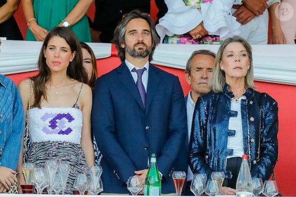 Dans le bureau de son père dans le 7e arrondissement de Paris traîne un objet précieux dont tous les enfants raffolent : un hoverboard

Charlotte Casiraghi, Dimitri Rassam, Jacky Ickx et la princesse Caroline de Hanovre lors de la dernière soirée de la 17ème édition du Longines Global Champions Tour à Monaco, le 1er juillet 2023 sur le port de Monaco, pour le Longines Global Champions. C'est le français Julien Épaillard qui a remporté le Longines Global Champions Tour Grand Prix du Prince de Monaco, doté de 1,5 millions d'euros, suivi par Harrie Smolders et Jane Sadran. © Claudia Albuquerque/Bestimage