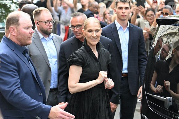 Céline Dion à la sortie de l'hôtel Royal Monceau à Paris avant l'ouverture des Jeux Olympiques (JO) de Paris 2024, à Paris, France, le 24 juillet 2024.

Photo : Agence/Bestimage