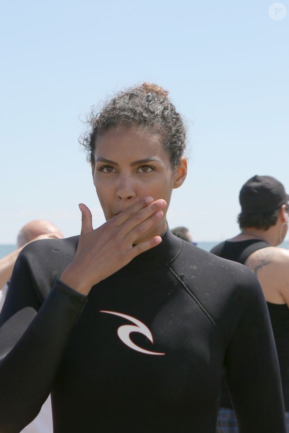 Chloé Mortaud (Miss France 2009) pendant la course de Stand-Up Paddle lors de la Summer Cup 2016 à La Baule le 9 juillet 2016. 

© Laetitia Notarianni / Bestimage