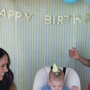 Le prince Harry, duc de Sussex et Meghan Markle, duchesse de Sussex, avec leurs enfants Archie et Lilibet.