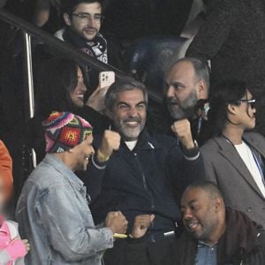 Tareek, Ary Abittan en tribunes lors du match de football Ligue 1 Uber Eats opposant le Paris Saint-Germain (PSG) à l'OGC Nice (1-0) au Parc des Princes à Paris, France, le 1er novembre 2025. © Lionel Urman/Bestimage