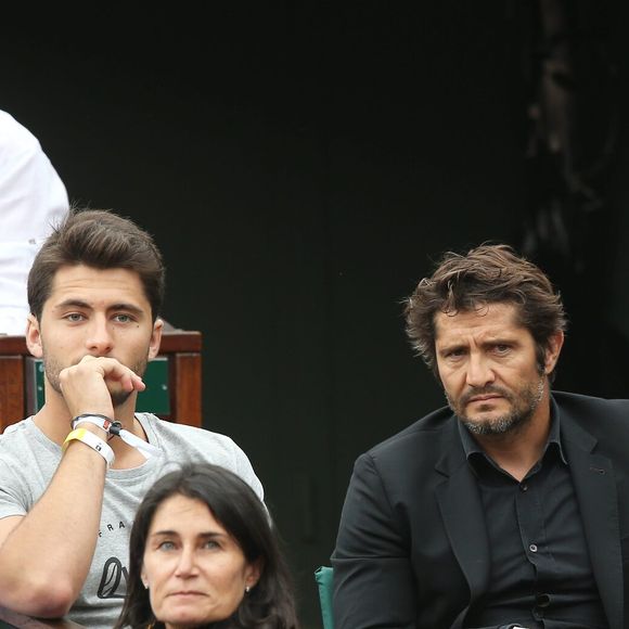 Bixente Lizarazu est un papa comblé !

Bixente Lizarazu et son fils Tximista dans les tribunes lors des internationaux de France de Roland-Garros à Paris. © Dominique Jacovides-Cyril Moreau/Bestimage