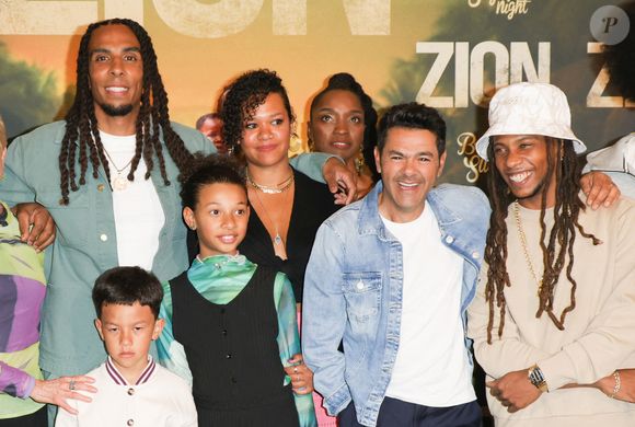 Nelson Foix, Jamel Debbouze et Sloan Descombes au photocall de la première du film Zion au cinéma Le Grand Rex à Paris, France, le 4 avril 2025. © Coadic Guirec/Bestimage