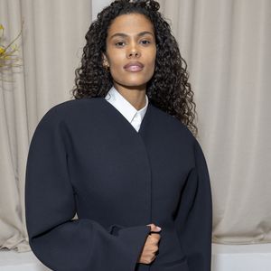 Tina Kunakey - Remise de la médaille du "Chevalier de l’Ordre des Arts et des Lettres" au créateur Simon Porte Jacquemus des mains de la rédactrice de l'édition américaine de Vogue Anna Wintour au siège de la marque Jacquemus à Paris, France, le 2 mars 2024, en marge de la mode femme automne / hiver 2024-2025 lors de la Fashion Week de Paris (PFW). © Olivier Borde/Bestimage
