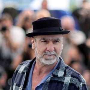 Il pratique cette discipline, ancêtre de la pétanque, depuis l'enfance.
Eric Cantona au photocall du film "Les Matins Merveilleux" lors du 79ème Festival International du Film de Cannes, France, le 16 mai 2026. © Jacovides-Moreau/bestimage