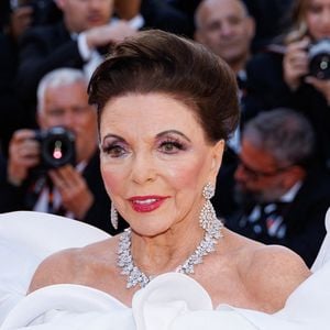 Joan Collins - Montée des marches du film " La vénus électrique " pour la cérémonie d'ouverture du 79ème Festival International du Film de Cannes, le 12 mai 2026. © Jacovides-Moreau /Bestimage