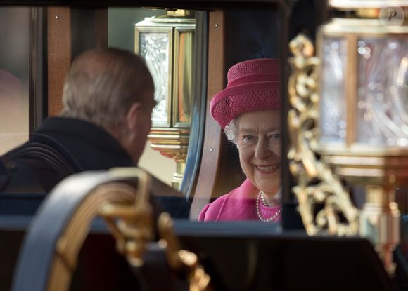 La Reine Elisabeth II d'Angleterre et le  Prince Philip, duc d'Edimbourg - La Famille royale recoit lors d’une ceremonie de bienvenue la Presidente de Coree du Sud Park Geun-hye au Horse Guards a Londres, le 5 Novembre 2013.  (AGENCE / BESTIMAGE).