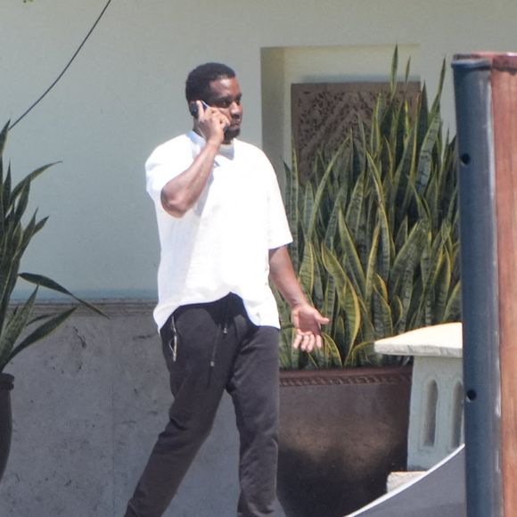 Sean P Diddy Combs discute au téléphone le dimanche de Pâques dans son manoir de Star Island à Miami Beach, FL, USA, le 31 mars 2024. Photo by Pichichipixx/Splash News/ABACAPRESS.COM