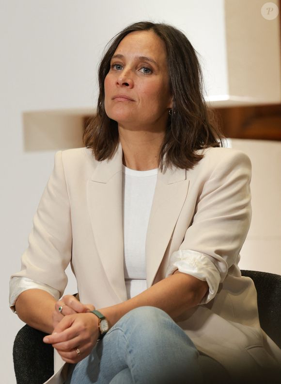 Discret mais talentueux, il a su rassembler un large public à travers des histoires populaires et ambitieuses. 

Julie de Bona - Le "César des Lycéens 2025" a été remis, au sein du Grand Amphithéâtre de la Sorbonne, au film "Le Comte de Monte-Cristo" réalisé par M. Delaporte et A. de La Patellière, produit par D. Rassam et J. Seydoux, Paris le 26 mars 2025.
© Coadic Guirec/Bestimage