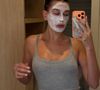 Cependant, si Hailey Bieber maîtrise l'art du soin et du maquillage, sa marque ne propose pas encore de parfum. Elle a donc dû chercher son odeur signature ailleurs.

Hailey Bieber sur Instagram.