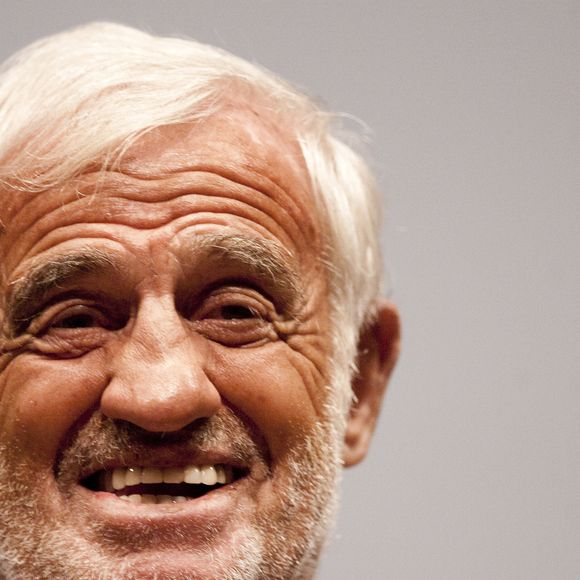Jean-Paul Belmondo aurait fêté ses 92 ans, ce mercredi 9 avril 2025. L'acteur, entré au Panthéon du cinéma français, a accompagné l'histoire du septième art, depuis ses débuts dans "A bout de souffle" de Jean-Luc Godard en 1960.

Jean Paul Belmondo s'est vu remettre au Palais des Beaux Arts à Bruxelles la médaille de l'Ordre de Léopold. ALAIN ROLLAND/ IMAGEBUZZ/ BESTIMAGE