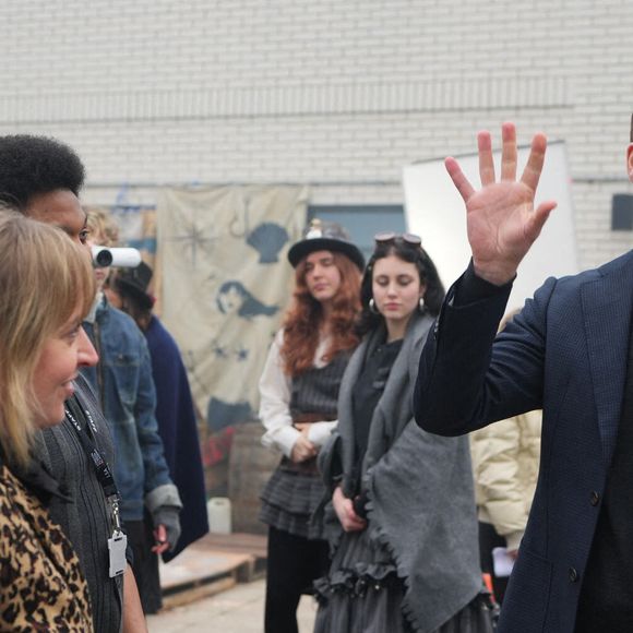 Le Prince de Galles salue les étudiants lors d'une visite à la London Screen Academy, pour rencontrer et mettre en lumière la prochaine génération de cinéastes et de professionnels de la création britanniques, le 12 février 2025. Kirsty Wigglesworth/PA Wire/ABACAPRESS.COM