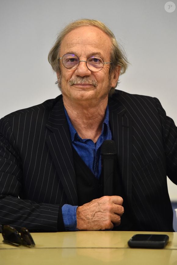 Ce mode de vie au grand air s'accompagne d'un amour fou pour la gastronomie de la rive gauche, Patrick Chesnais ayant ses habitudes bien ancrées dans de prestigieuses adresses.

Patrick Chesnais, l'acteur, réalisateur, dialoguiste et scénariste français, est venu rencontrer les élèves du lycée des Palmiers dans le cadre de l'opération "Théâtre pour Tous", à Nice, le 23 mars 2018.

© Bruno Bebert/Bestimage