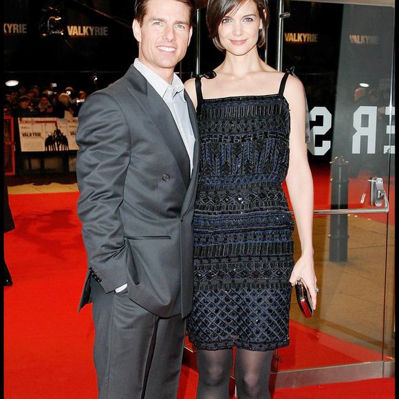 Erreur, validation ou manifestation d'ironie de la part de l'ex-star de "Dawson" ? Le mystère reste entier

Tom Cruise et Katie Holmes - Première de "Walkyrie" à l'Odeon Leicester Square de Londres le 21 janvier 2009 GOFF INF / BESTIMAGE