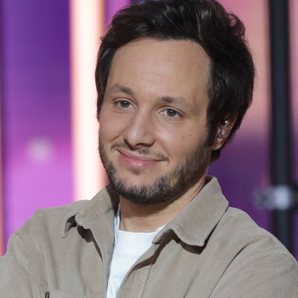 Vianney est plutôt discret lorsqu'il s'agit de sa vie privée.

Vianney - Les célébrités se mobilisent pour la 38ème édition du Téléthon dans les studios de France 2 à Paris
© Coadic Guirec / Bestimage