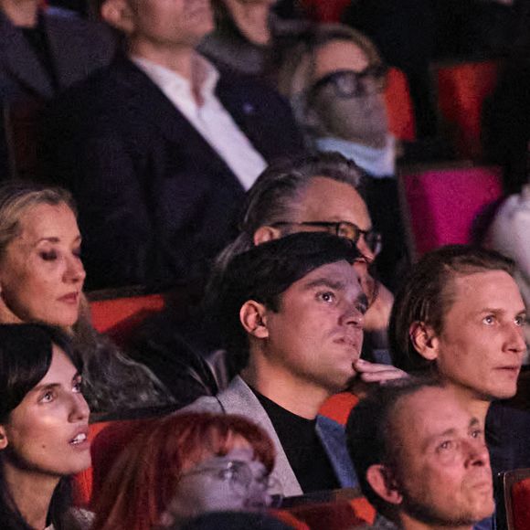 Exclusif - Alain-Fabien Delon et Laura Bensadoun lors de la soirée hommage Ciné-concert symphonique "Alain Delon, le dernier Samouraï" au palais des congrès à Paris le 8 novembre 2024 le jour de son anniversaire. Pour cette soirée, le chef d'orchestre Vahan Mardirossian a dirigé l'orchestre symphonique de Douai.

© Moreau / Jacovides / Bestimage