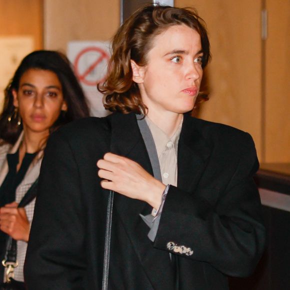 L'actrice française Adèle Haenel avec son avocate, Anouck Michelin sortent du procès en appel du réalisateur français Christophe Ruggia pour agression sexuelle sur sa personne lorsqu'elle avait entre 12 et 14 ans, au palais de justice de Paris, France, le 19 décembre 2025. © Julien Sarkissian/Bestimage