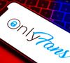 Selon Forbes, sa fortune était estimée à près de 4 milliards de dollars, reflet du succès de l’entreprise. 

Sur cette photo d'illustration, un logo OnlyFans affiché sur un smartphone. Photo par Alamy/ABACAPRESS.COM
