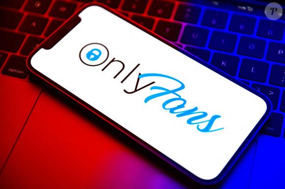 Selon Forbes, sa fortune était estimée à près de 4 milliards de dollars, reflet du succès de l’entreprise. 

Sur cette photo d'illustration, un logo OnlyFans affiché sur un smartphone. Photo par Alamy/ABACAPRESS.COM