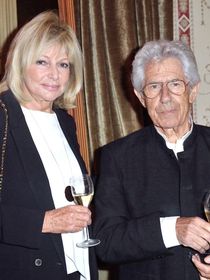 Maryse Gildas vit seule dans un "coquet appartement de l'ouest parisien" acquis par son mari Philippe Gildas