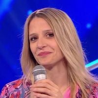 Traitement de faveur pour les Maestros de N'oubliez pas les paroles en coulisses : Cindy dévoile ce que la production met en place