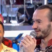 Benoît (N'oubliez pas les paroles) fait des révélations sur sa relation avec Elodie, qu'il a rencontrée sur le plateau