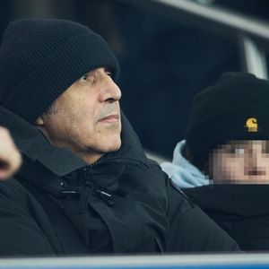 pour la rencontre entre le PSG et Brest, ce 19 février

Julien Clerc et son fils Léonard dans les tribunes lors du match de Ligue Des Champions (LDC) "PSG - Brest" au Parc Des Princes.
© Cyril Moreau/Bestimage