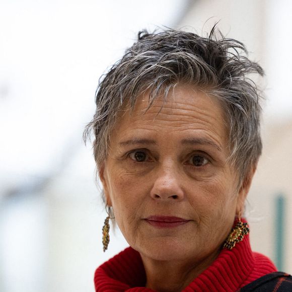 L'actrice française Anouk Grinberg au palais de justice de Paris, à Paris le 28 octobre 2024. Photo par Raphael Lafargue/ABACAPRESS.COM