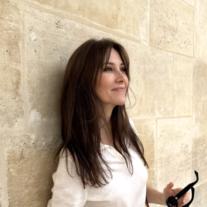 Il s'agit du Palais Royal. Sur les réseaux sociaux, elle a écrit : "Moment parfait. Sa première fois ici, et clairement pas la dernière".

Ce dimanche 12 avril, elle a profité d'une journée ensoleillée pour se balader avec lui dans un coin qu'elle affectionne.

Photo de Mareva Galanter.

Photo : Instagram