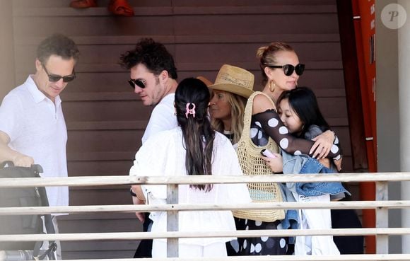 Exclusif - Laeticia Hallyday accompagnée de son compagnon Frédéric Suant et de sa fille Joy sont aller accueillir Jade à l'aéroport de Saint-Barthélemy-Rémy-de-Haenen où tout le monde se retrouve pour le 50ème anniversaire de Laeticia, à Saint-Jean, Saint-Barthélémy, Antilles françaises, France, le 15 mars 2025.