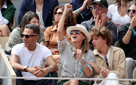 Sarah Poniatowski (Lavoine) avec son compagnon Roschdy Zem et son fils Roman dans les tribunes lors des Internationaux de France de Tennis de Roland Garros 2025. Paris, le 1er Juin 2025. © Dominique Jacovides/Bestimage