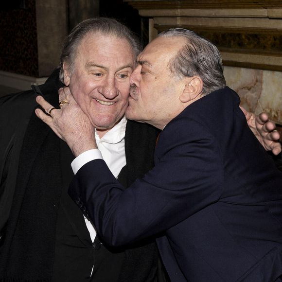 "Nous sommes parvenus à un accord"

Gérard Depardieu et le paparazzi Rino Barillari se réconcilient au "Harry's Bar" à Rome.
Zuma Press / Bestimage