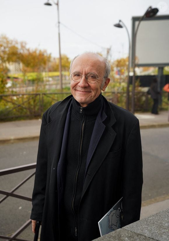 Exclusif - Philippe Geluck - Arrivée des invités à l'enregistrement de "Vivement Dimanche" aux Studios Rive Gauche le 5 novembre 2025.
Cette émission sera diffusée sur France 3 le 30 novembre 2025.

© Anne-Sophie Guebey / Bestimage