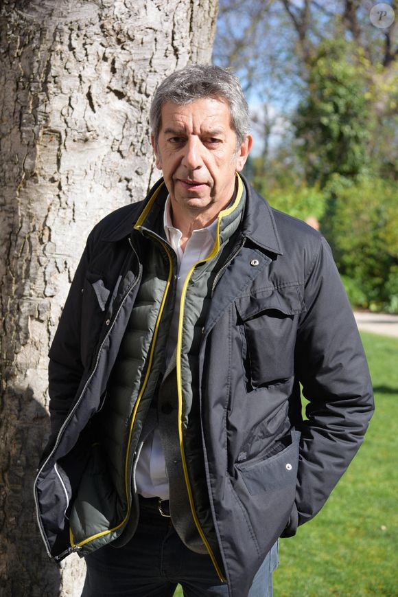La personnalité de la télévision Michel Cymes fait la promotion des vélos électriques Winora à Paris, en France, le 4 avril 2019. Photo par Alain Apaydin/ABACAPRESS.COM