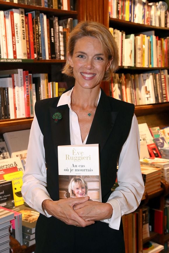 Julie Andrieu - Eve Ruggieri dédicace son livre « Au cas où je mourrais » à la Librairie Galignani à Paris, France. Le 12 Octobre 2023. 
© Bertrand Rindoff / Bestimage