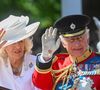 Pour rendre hommage aux victimes de cet accident, le roi Charles et le prince William ont décidé de porter des brassards noirs sur leurs uniformes militaires pour la procession.
Le roi Charles III d'Angleterre et Camilla Parker Bowles, reine consort d'Angleterre - Les membres de la famille royale britannique arrivent à Buckingham Palace pour la cérémonie Trooping the Colour à Londres, le 14 juin 2025. Affecté par le crash du Boeing 787 Dreamliner à Ahmedabad du 12 juin, le souverain et les officiels porteront un brassard noir en hommage aux plus de 270 victimes. Bon nombre d'elles étaient des ressortissants britanniques.