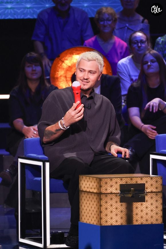 Pour compléter ce beau casting, Faustine Bollaert a pu compter sur la présence de Jeff Panacloc. 

Exclusif - Jeff Panacloc lors de l'enregistrement de l'émission "La Boîte à secrets", présentée par F.Bollaert et diffusée le 30 octobre sur France 3, à Paris, France, le 15 septembre 2026. © Jack Tribeca/Bestimage