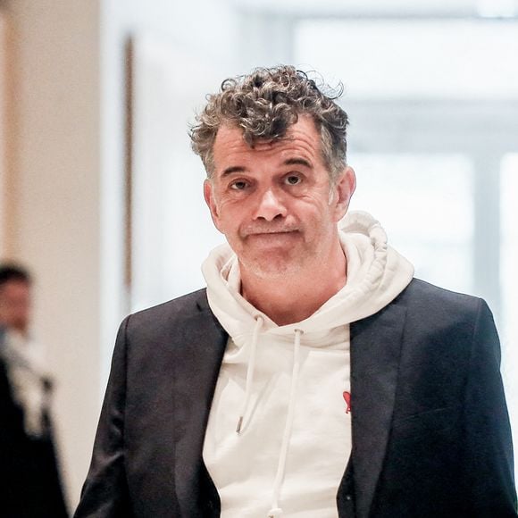 Condamné pour violences sur deux de ses anciennes compagnes, Stéphane Plaza s'est retrouvé une nouvelle fois devant la police.
Stéphane Plaza arrive pour le verdict de son procès pour violences sur deux anciennes compagnes, à Paris, France. © Chrstophe Clovis/Bestimage