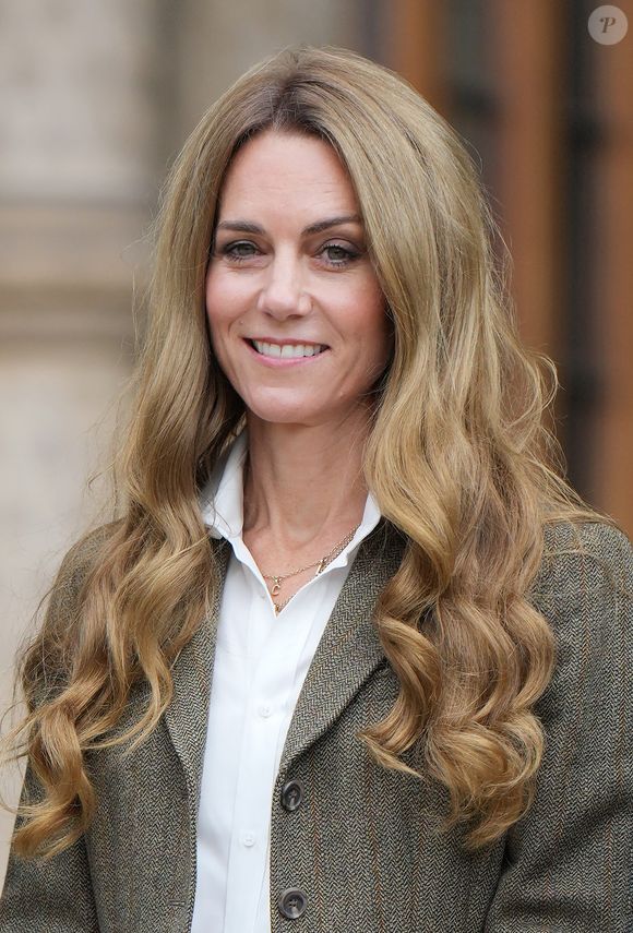 Catherine (Kate) Middleton, arborant des cheveux blonds, visitent les jardins, récemment transformés, du musée d'histoire naturelle à Londres, le 4 septembre 2025. (Julien Burton / Bestimage).